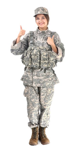 Jovem soldado mostrando polegar para cima no fundo branco
 - Foto, Imagem