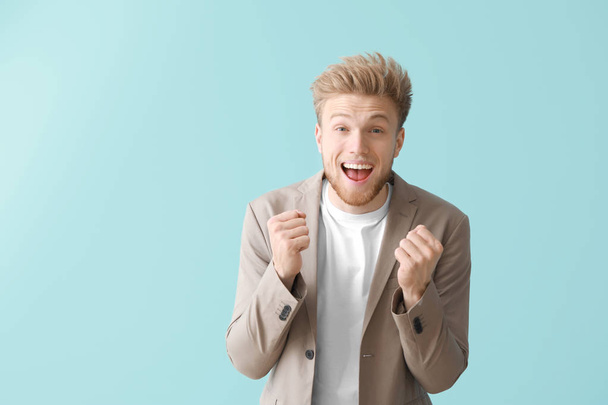 Happy young man on color background - Photo, Image