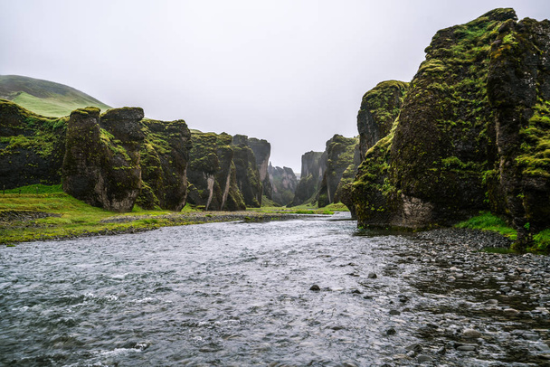 Einzigartige Landschaft von Fjadrargljufur in Island. - Foto, Bild