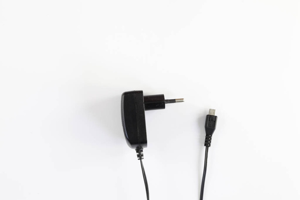μαύρο καλώδιο φορτιστή Micro USB - Φωτογραφία, εικόνα