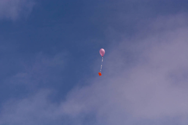 Message ballon ciel bleu
 - Photo, image