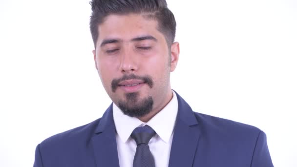 Обличчя щасливого бородатого перського бізнесмена відпочиваючи з закритими очима - Кадри, відео
