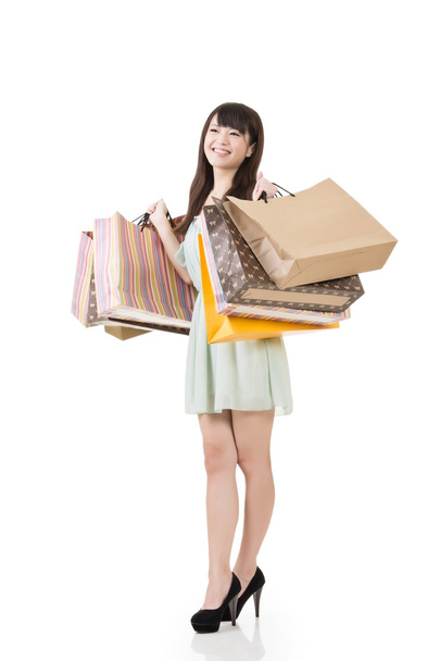 atraktivní asijské žena drží nákupní tašky. - Fotografie, Obrázek