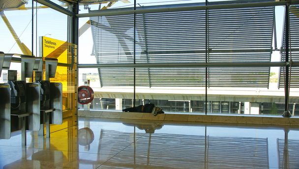 バラハス空港、ターミナル 4 の移住者 - 写真・画像