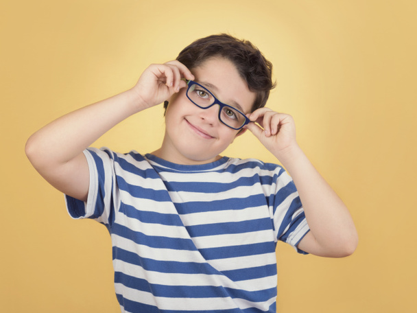 Πορτρέτο του παιδιού με γυαλιά - Φωτογραφία, εικόνα