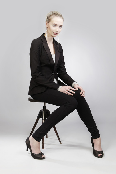 Lady model sitting on chair - Foto, Imagen