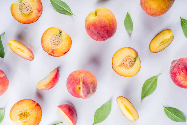Fresh organic peaches, simple pattern - Φωτογραφία, εικόνα