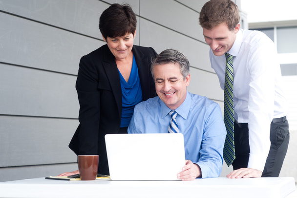 glücklich arbeitendes Business-Team im modernen Büro - Foto, Bild