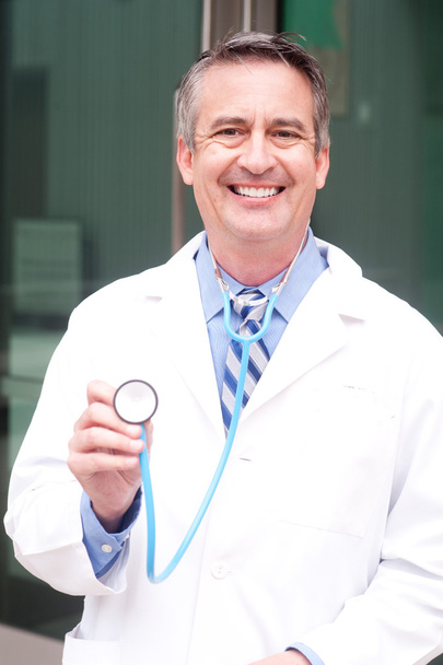 Arzt lächelt im Krankenhaus - Foto, Bild
