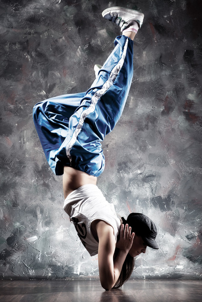 Young woman dancer - Фото, зображення