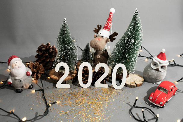 Feliz Ano Novo 2020. Símbolo do número 2020 no fundo cinza
 - Foto, Imagem
