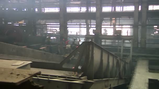 Panorama šatny na rudě ve tvaru mísy a výrobní lince  - Záběry, video