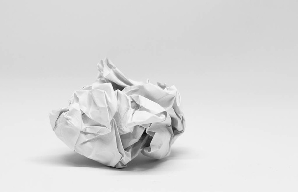 Fehér gyűrött papír a háttérben  - Fotó, kép