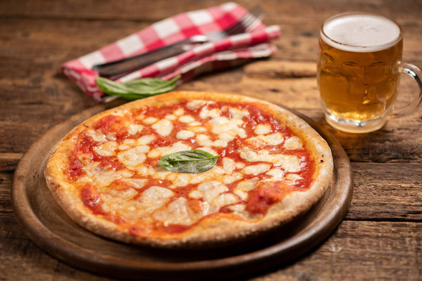 włoska pizza margherita  - Zdjęcie, obraz