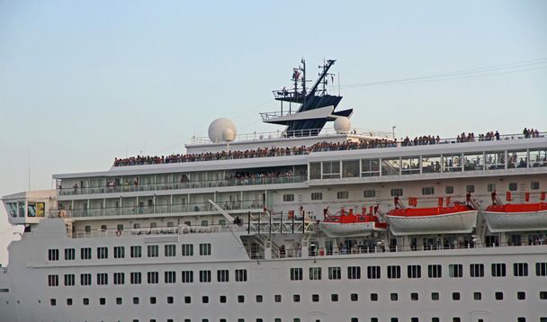 круїзне судно, відходу від Марина глави екзотичні destinatio - Фото, зображення