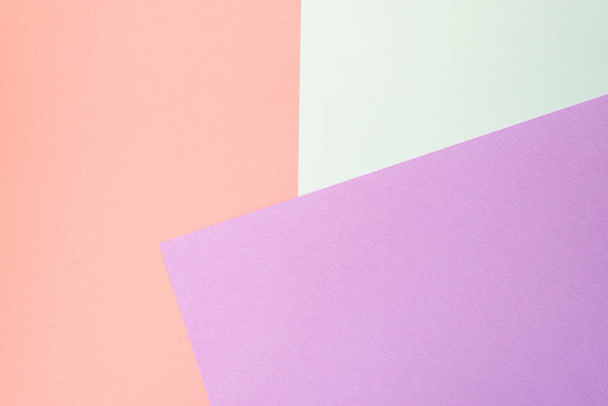 Texture abstraite géométrique tendance de papier rose, violet et bleu. Concept de fond design
 - Photo, image