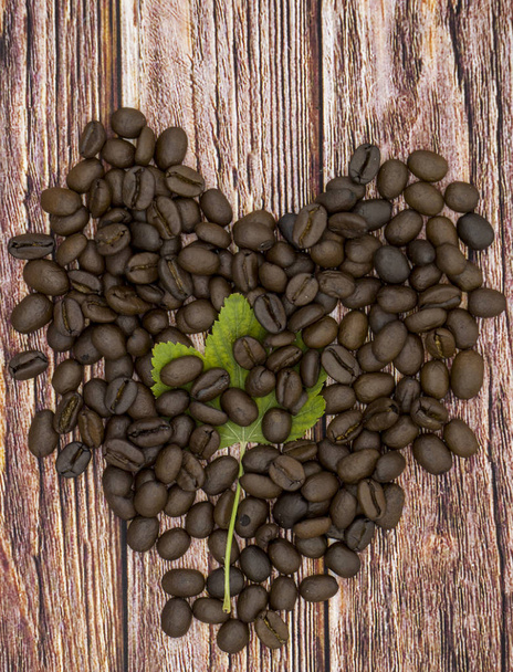 Gyönyörű kávébab szív fehér alapon - Fotó, kép