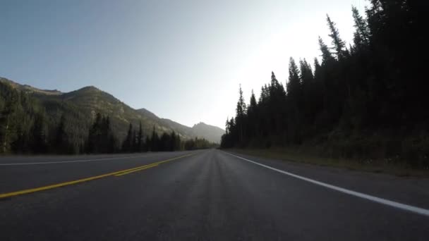 Mountain Ridge se ilumina a lo largo del camino
 - Metraje, vídeo