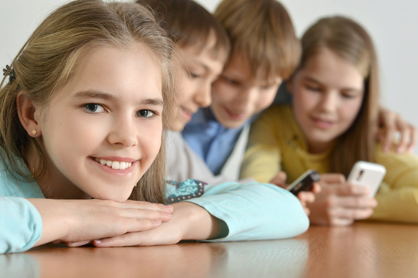 Cheerful kids with a mobile - Zdjęcie, obraz