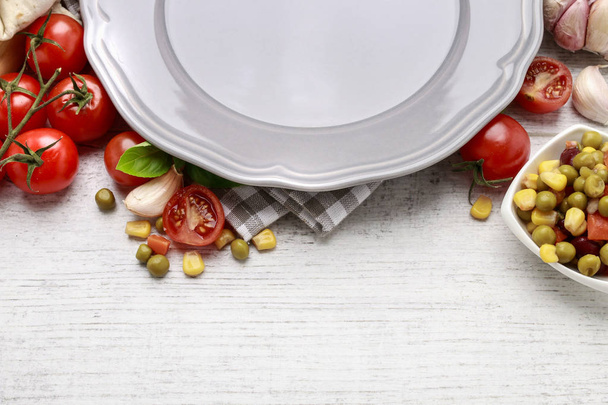 Empty plate and various vegetables around - Zdjęcie, obraz