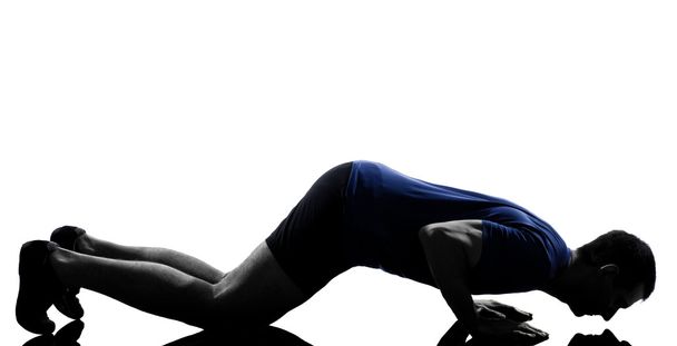 homem exercitando exercícios push-ups
 - Foto, Imagem