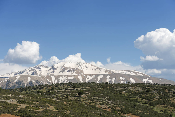 Гора Давраз также иногда упоминается как гора Даврас, является горным и зимним спортом и горнолыжным курортом в горах Таурус в провинции Испарта Турции
. - Фото, изображение