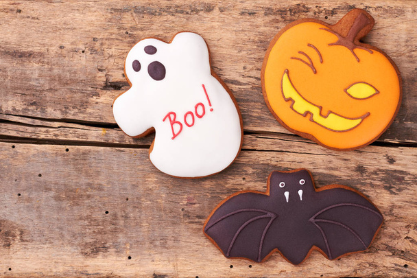 Rustik arka plan üzerinde Halloween zencefilli kurabiye. - Fotoğraf, Görsel