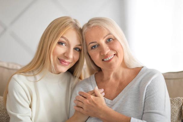Portrait of beautiful mother and daughter at home - Valokuva, kuva