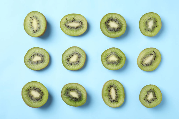 Top view of sliced kiwis on light blue background - Foto, immagini