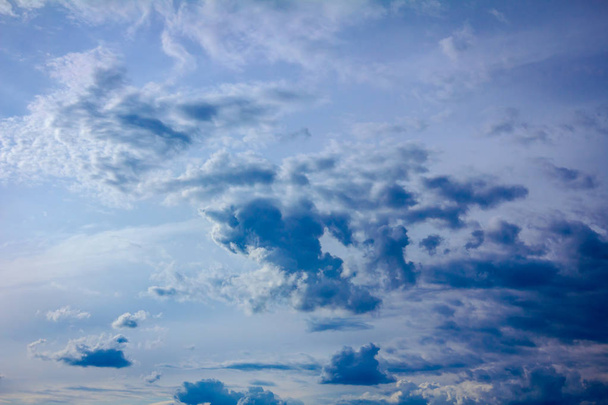 Modrá obloha s oblaky před bouří  - Fotografie, Obrázek