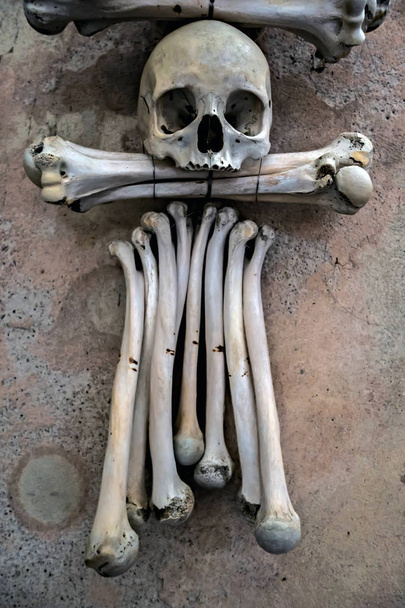 Absztrakt koncepció csontváz súlyos csontok és koponyák. - Fotó, kép