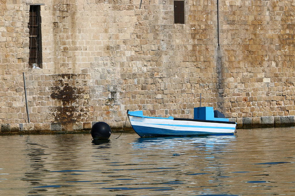 antiga fortaleza cruzada na cidade de Acre, às margens do Mar Mediterrâneo, no norte de Israel
  - Foto, Imagem