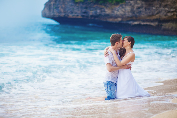 Kiss near indian ocean - Фото, изображение