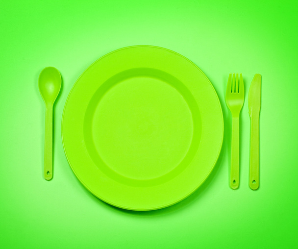 grüne Plastik Einweg-Tischkrieg - Foto, Bild
