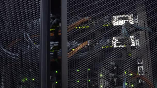 Data center. Apri la porta del server rack. Interno moderno della sala server, Super Computer
, - Filmati, video