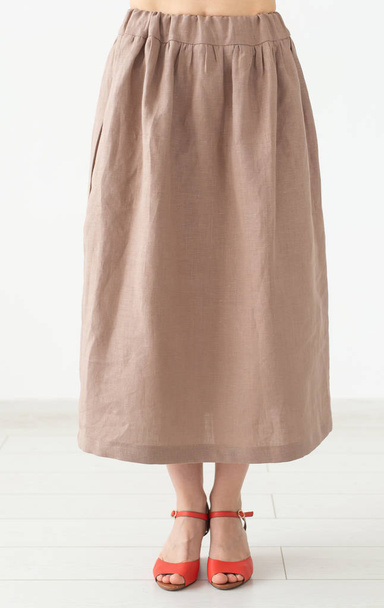 ρούχα, μόδα, επιχειρηματική έννοια-μια σπιτική φούστα, σχεδιαστή πανί - Φωτογραφία, εικόνα