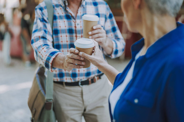 Sharing coffee to go with friend stock photo - Foto, afbeelding