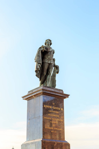 Estatua de Gustavo III. es una estatua de bronce del rey sueco Gus
 - Foto, Imagen