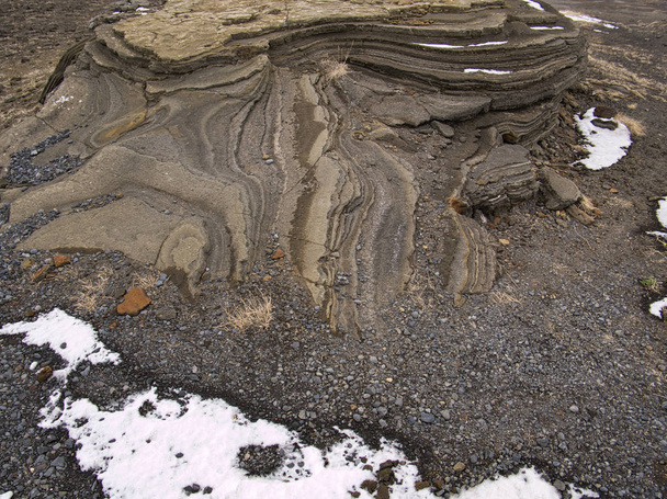 A szikla alakult láva Izland hóval - Fotó, kép