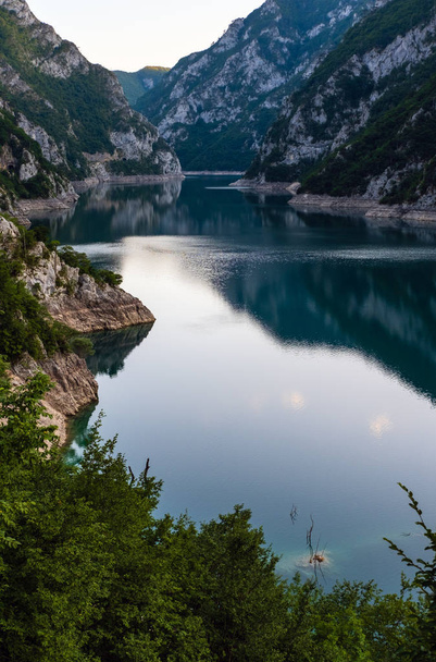 Piva Lake (Pivsko Jezero) evening view in Montenegro. - Φωτογραφία, εικόνα