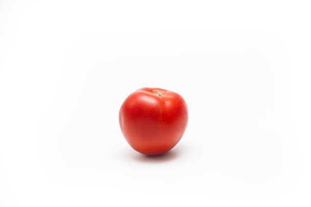 tomate rojo pequeño orgánico
 - Foto, Imagen