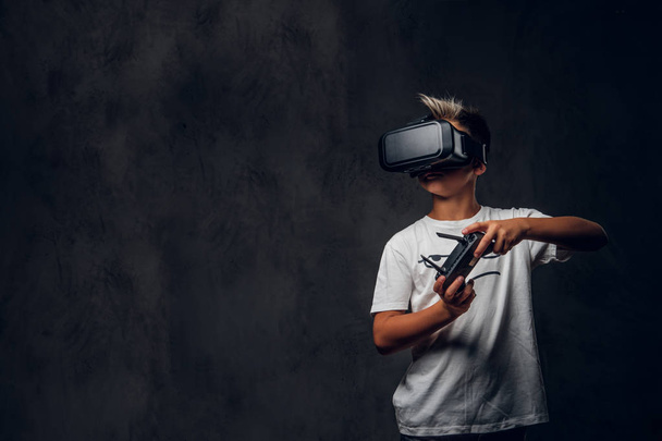 Πορτρέτο του παιδιού με εικονική πραγματικότητα γκούγκλς - Φωτογραφία, εικόνα
