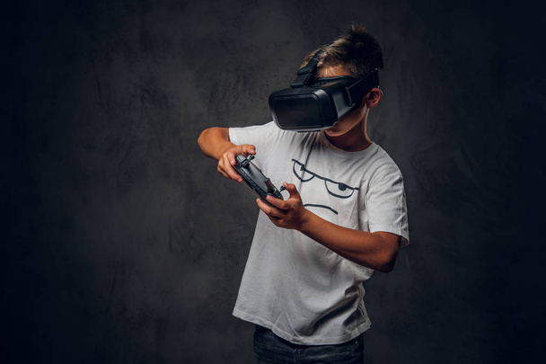 Portrait of kid with virtual reality googles - Photo, Image