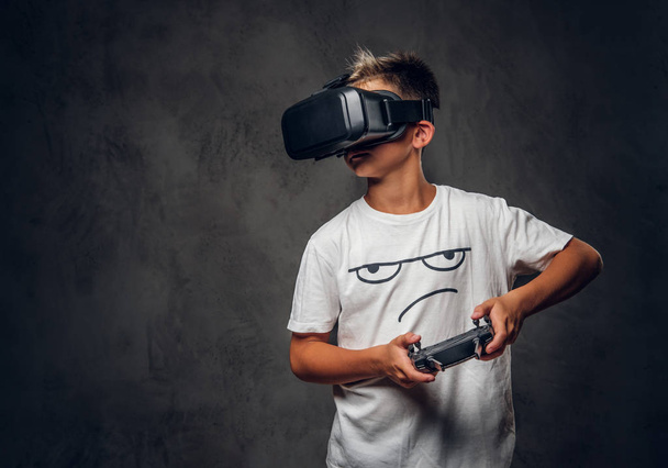 Portrait of kid with virtual reality googles - Photo, Image