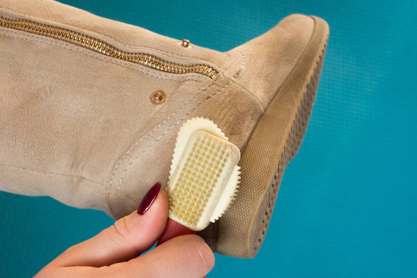  čištění semišové boty - Fotografie, Obrázek