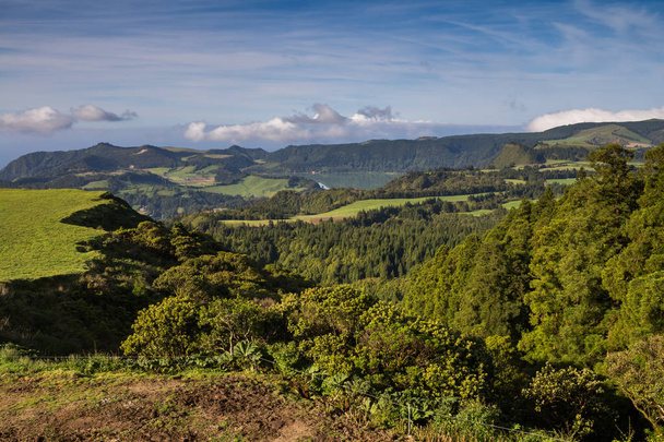 Natur mit Bergen, Hochöfen, Sao Miguel, Azoren - Foto, Bild
