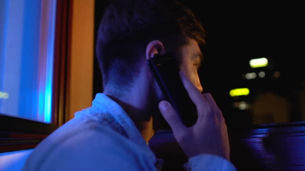 Irritated emotional male talking phone at night, problem stress, communication - Materiał filmowy, wideo