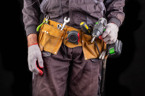 Production worker with tool belt.  - Foto, Imagen