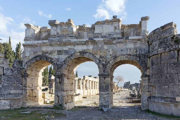 Αρχαία πόλη της Ιεραπόλεως ερείπια. Παμούκαλε, Ντενιζλί Τουρκία - Φωτογραφία, εικόνα