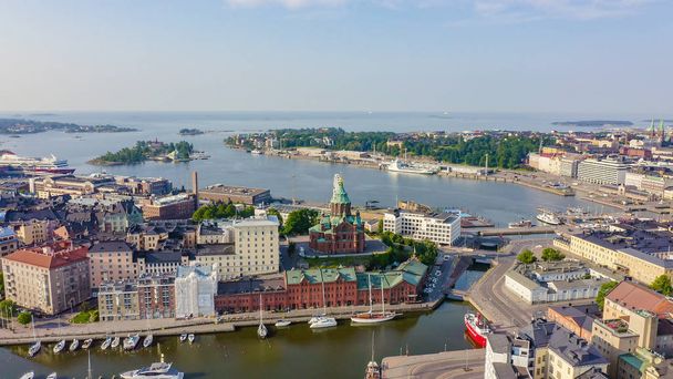 Helsinki, Finnland. Luftaufnahme der Innenstadt. Übernahme von der Drohne  - Foto, Bild